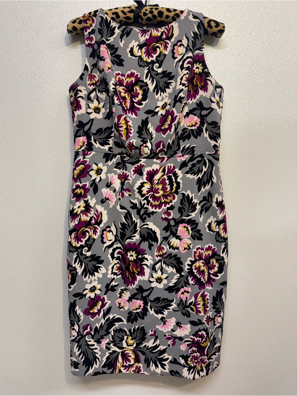 Ann Taylor Factory Grey Floral Sheath Dress with Pink & Purple Accents Sz 8